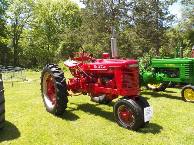 International Farmall H 1946 Tractor owned by Ron Turmel.jpg
