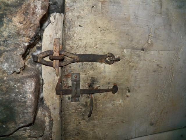 closseup-cellar-door-hardware-from-front-basement.jpg