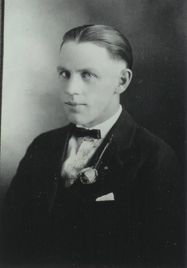 Harry Mathew Daly, married Mabel Elizabeth 'Dolly' Chatfield, Wedding picture, May 20, 1924